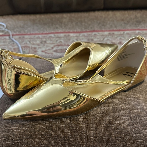 Worthington Gold Pointed Heels - Picture 3 of 10